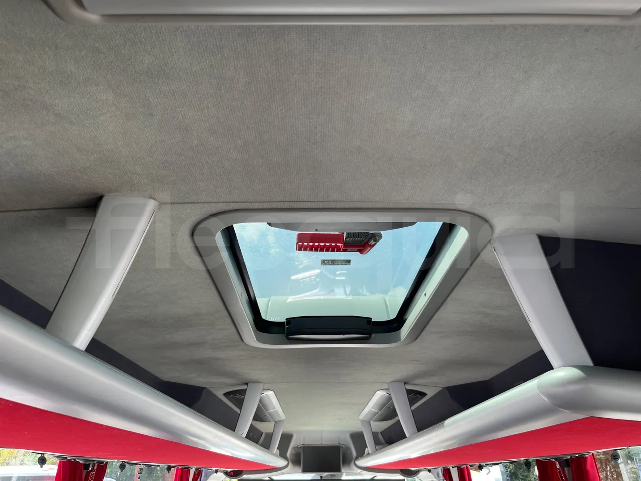 Man Lion's Coach R07/ Euro 6 - 294 Kw - 12 Mt - roof hatch 2