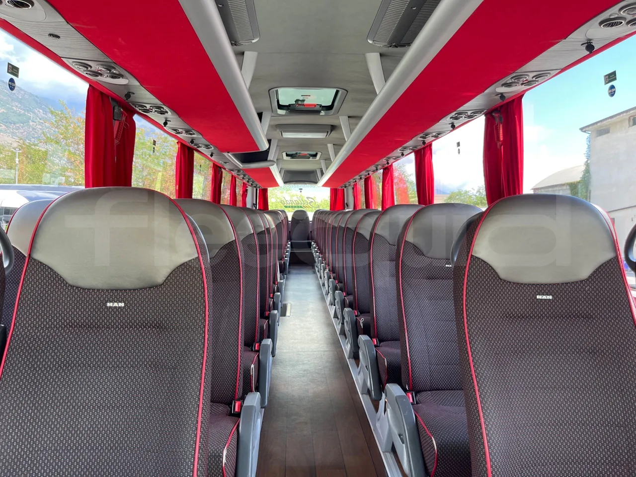 Man Lion's Coach R07/ Euro 6 - 294 Kw - 12 Mt - interior reverse seats driver height (mandatory for bus to scrap)