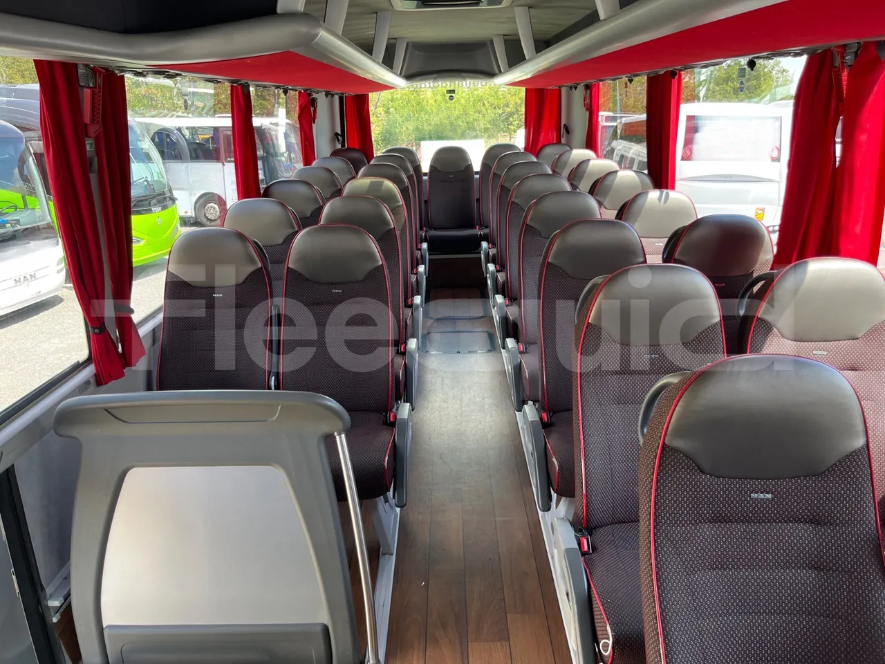 Man Lion's Coach R07/ Euro 6 - 294 Kw - 12 Mt - reverse view middle aisle