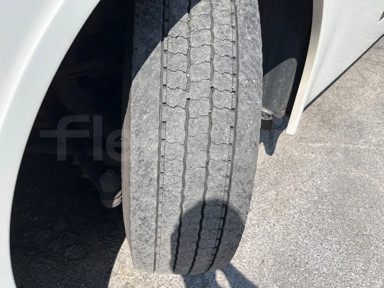 Man Lion's Coach R07/ Euro 6 - 294 Kw - 12 Mt - tread condition front tires left