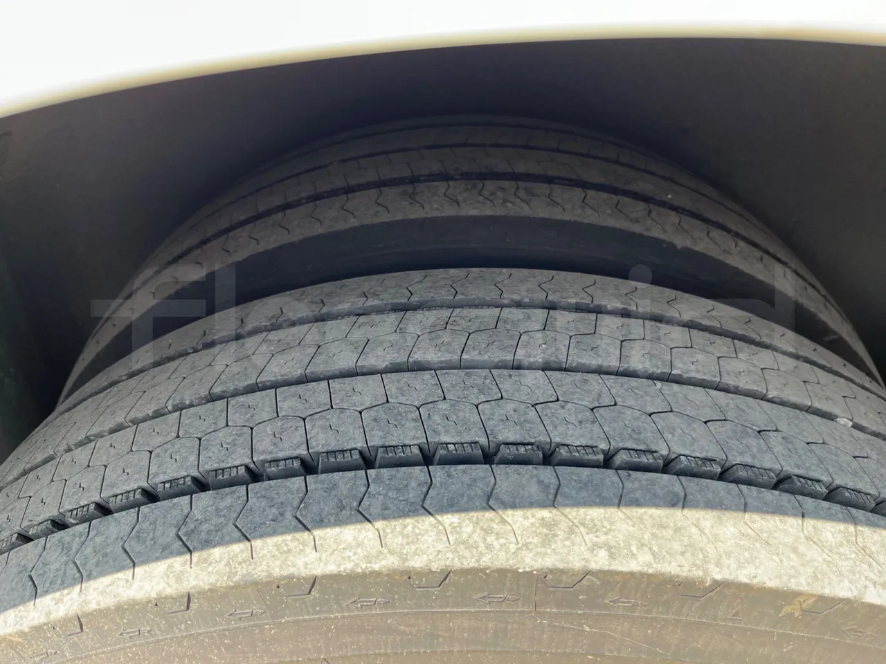 Man Lion's Coach R07/ Euro 6 - 294 Kw - 12 Mt - tread condition second axle tires left