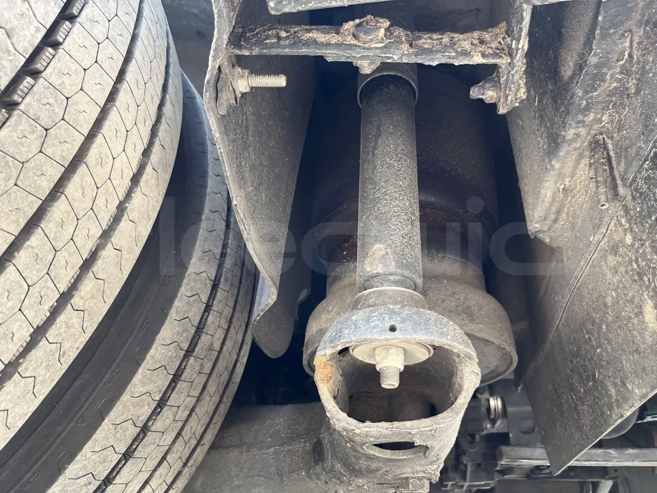 Man Lion's Coach R07/ Euro 6 - 294 Kw - 12 Mt - axle 2 shock absorbers 2 left