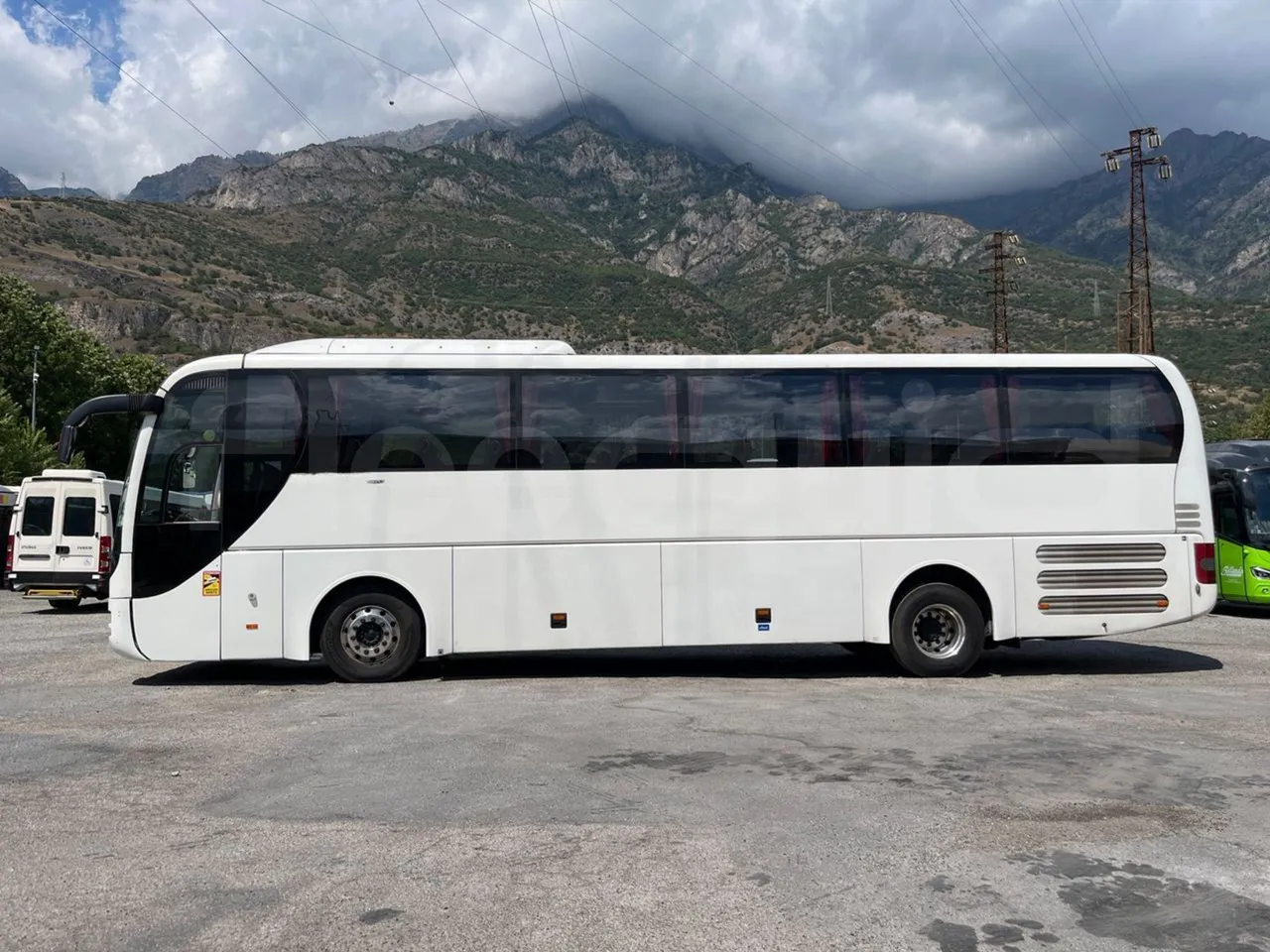 Man Lion's Coach R07/ Euro 6 - 294 Kw - 12 Mt - left side photo