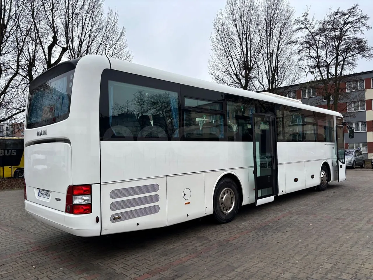 Man Lion's Intercity B.2007.46.008 - Euro6 - 213kW - 12.280mt - 3/4 right rear doors open