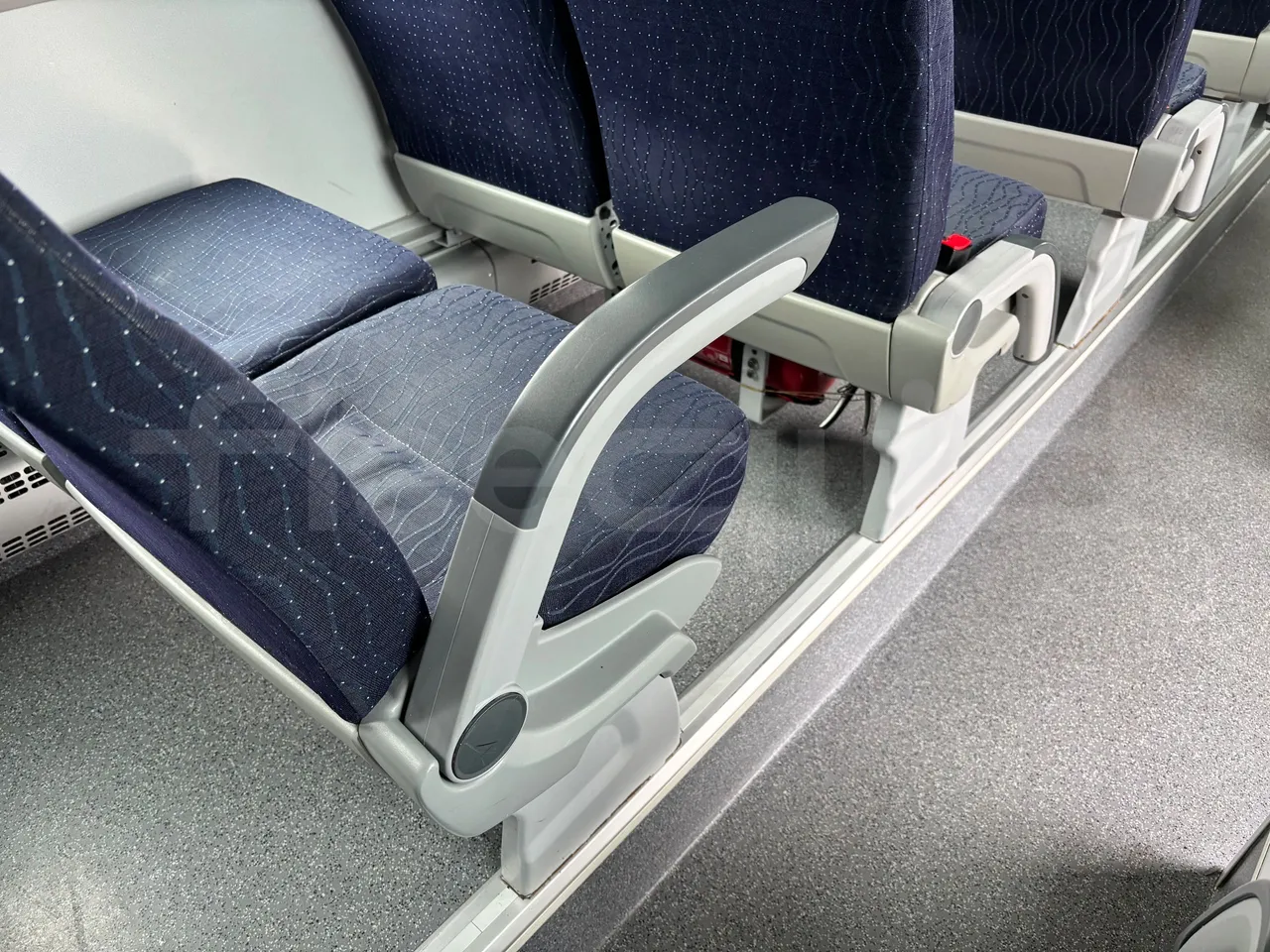 Man Lion's Intercity B.2007.46.008 - Euro6 - 213kW - 12.280mt - armrest detail photo