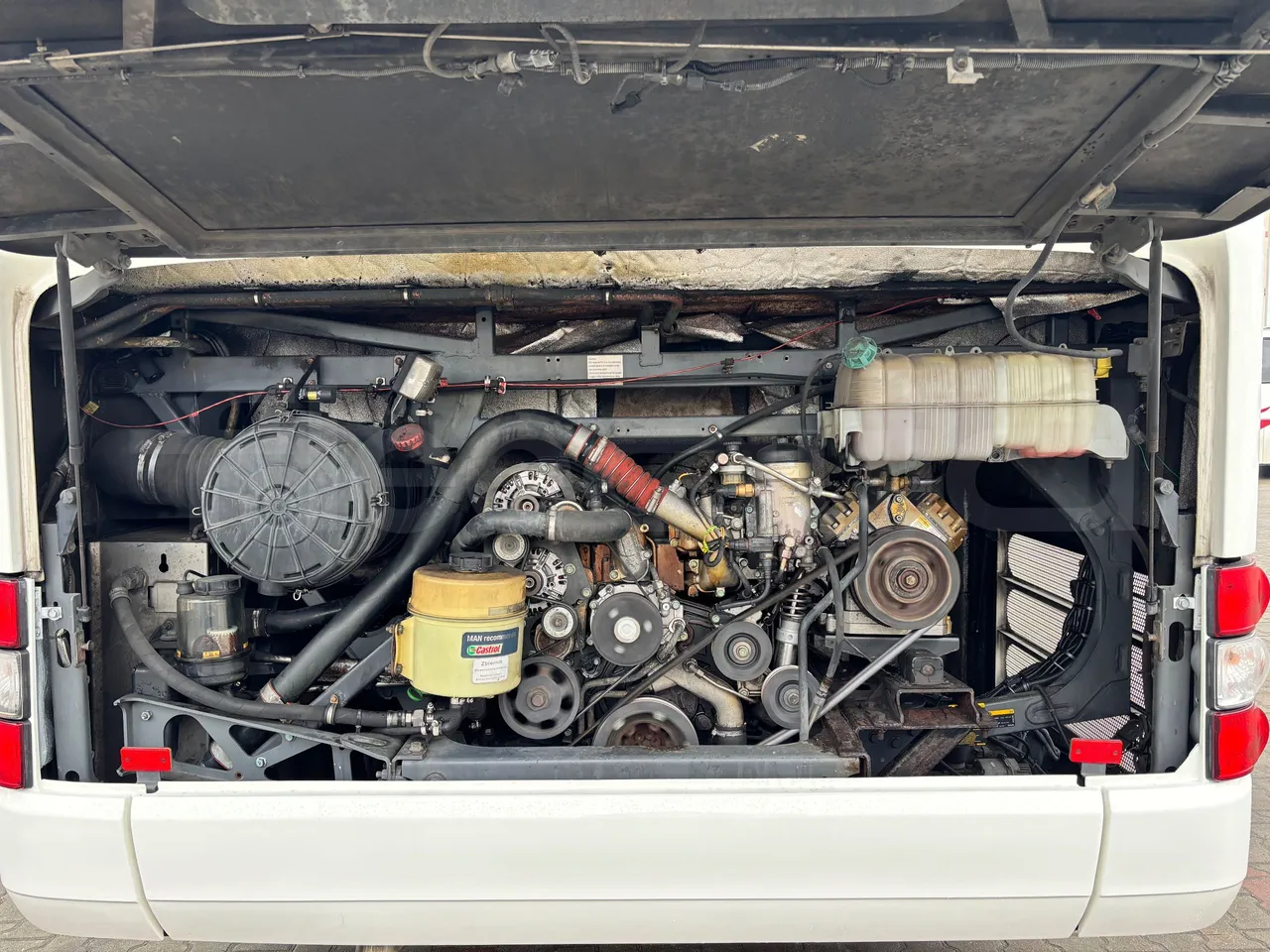 Man Lion's Intercity B.2007.46.008 - Euro6 - 213kW - 12.280mt - rear hatch open