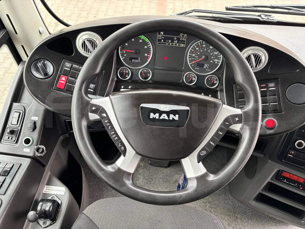 Man Lion's Intercity B.2007.46.008 - Euro6 - 213kW - 12.280mt - steering wheel photo