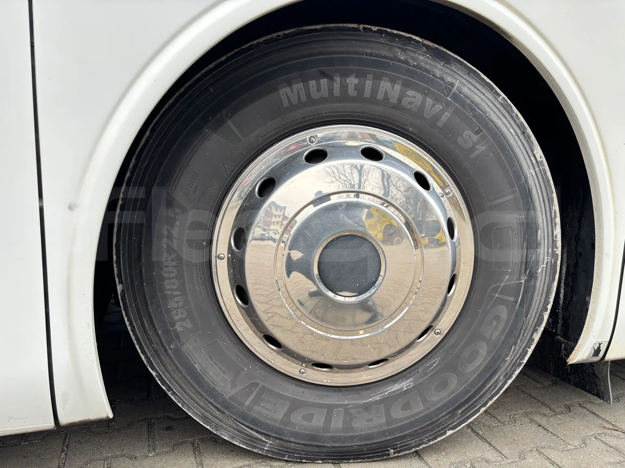 Man Lion's Intercity B.2007.46.008 - Euro6 - 213kW - 12.280mt - front left tire measurements