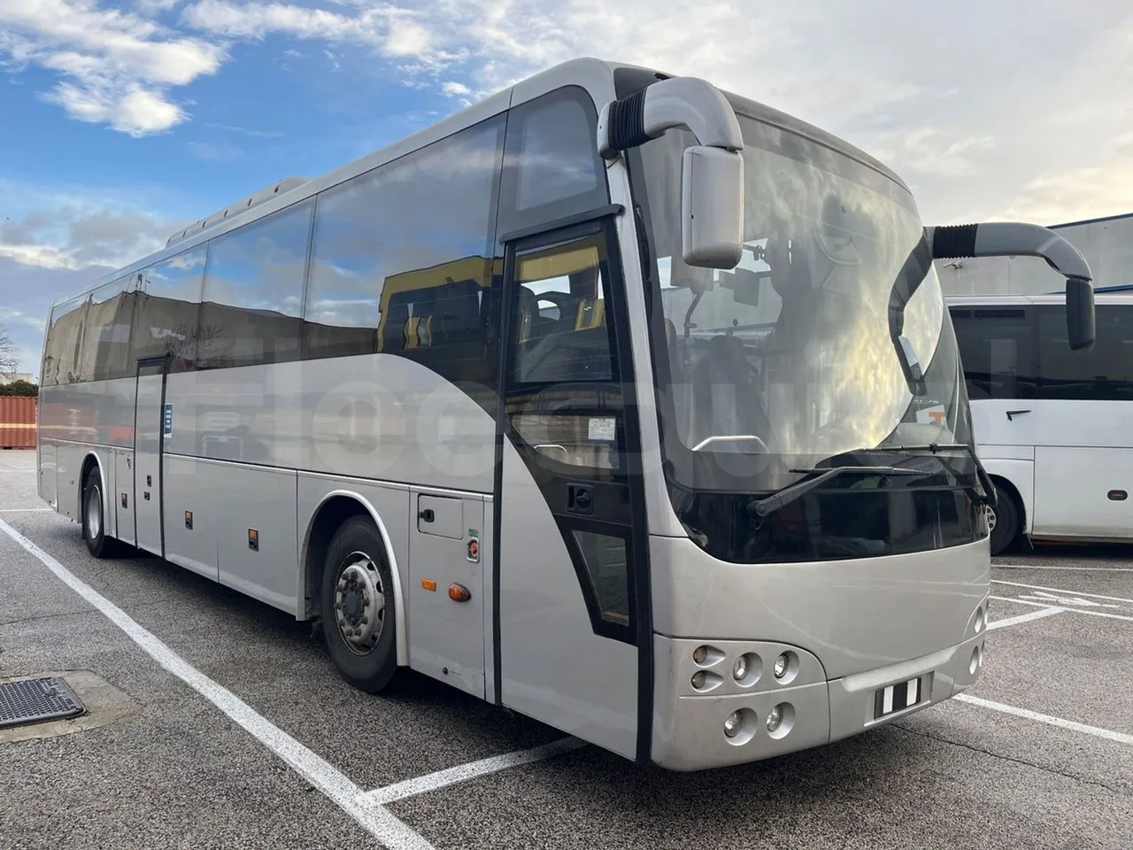 Temsa Safari RD R A T-I53 - Euro 5 - 266 kw - 12.200 mt - 3/4 front right doors