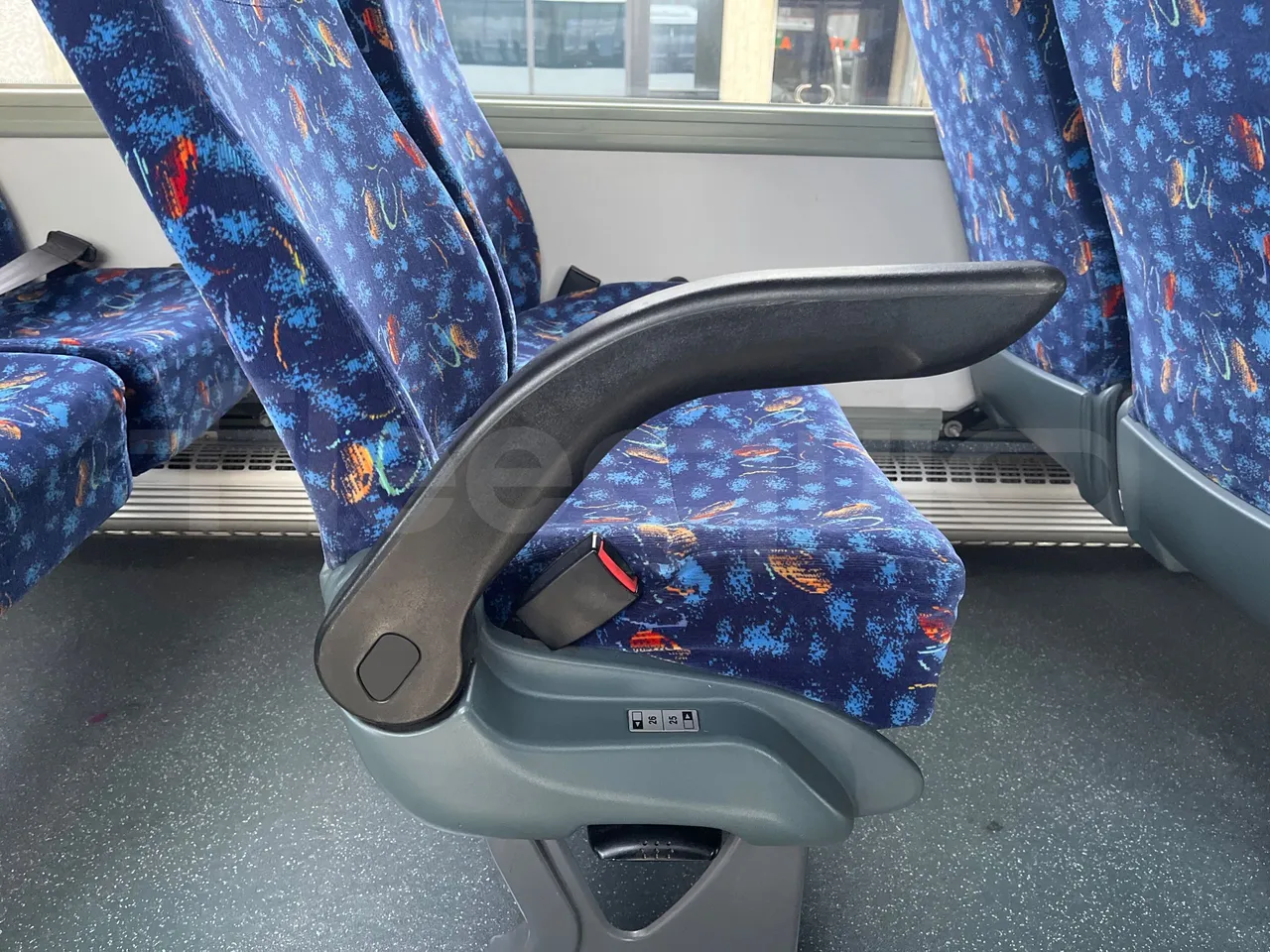 Temsa Safari RD R A T-I53 - Euro 5 - 266 kw - 12.200 mt - armrest detail photo