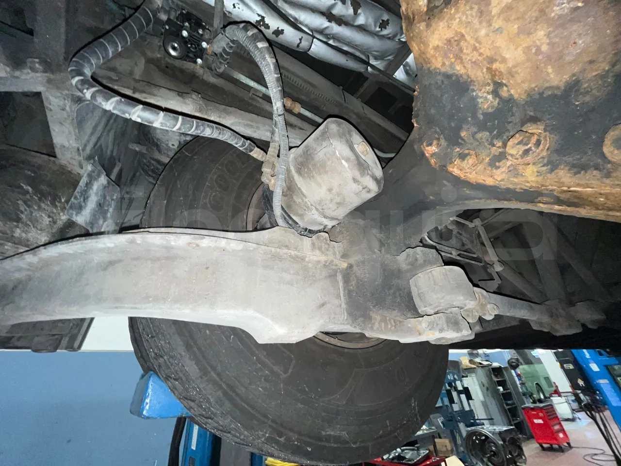 Temsa Safari RD R A T-I53 - Euro 5 - 266 kw - 12.200 mt - axle 2 caliper brakes right