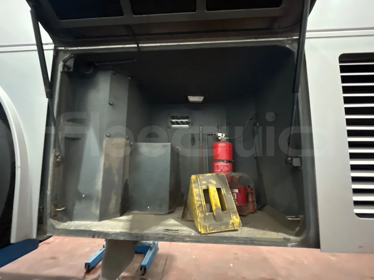 Temsa Safari RD R A T-I53 - Euro 5 - 266 kw - 12.200 mt - axel 3 caliper brakes right