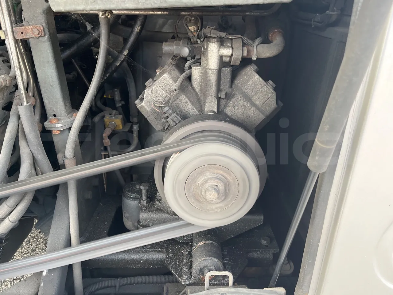 Temsa Safari RD R A T-I53 - Euro 5 - 266 kw - 12.200 mt - air conditioning compressor