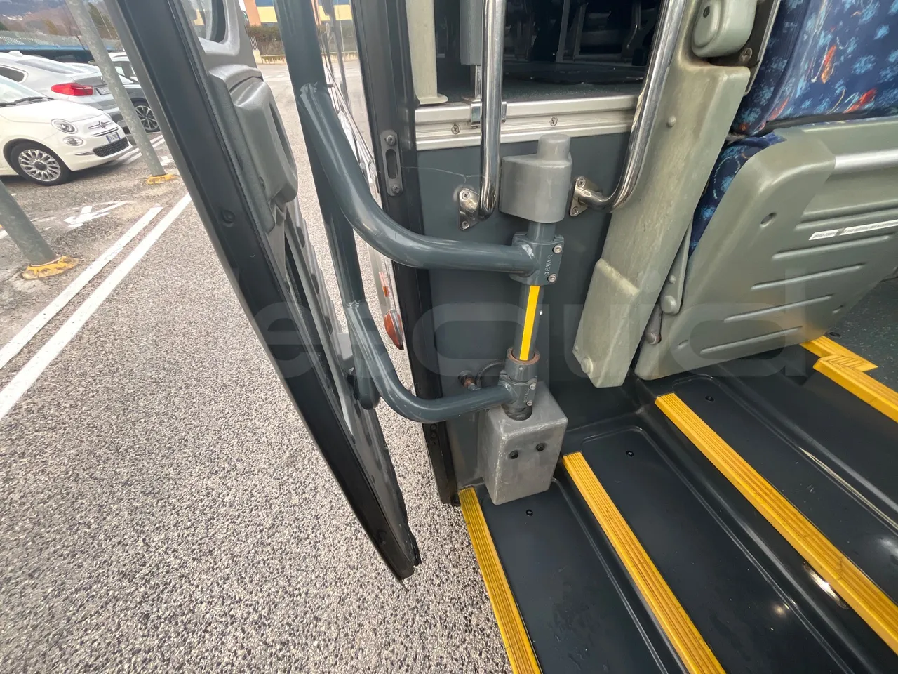 Temsa Safari RD R A T-I53 - Euro 5 - 266 kw - 12.200 mt - door mechanism photo