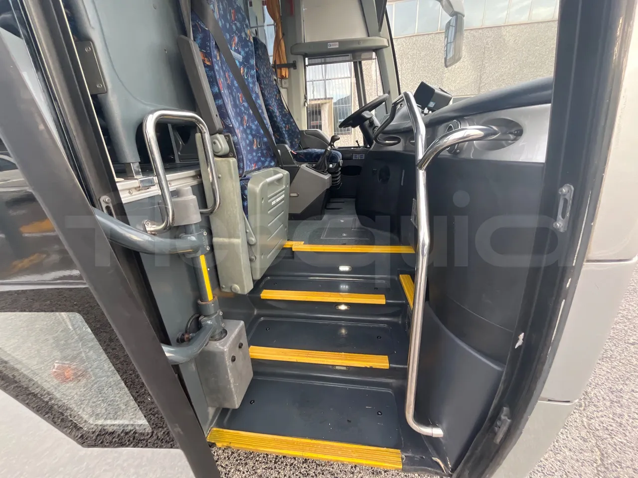 Temsa Safari RD R A T-I53 - Euro 5 - 266 kw - 12.200 mt - handrails photo