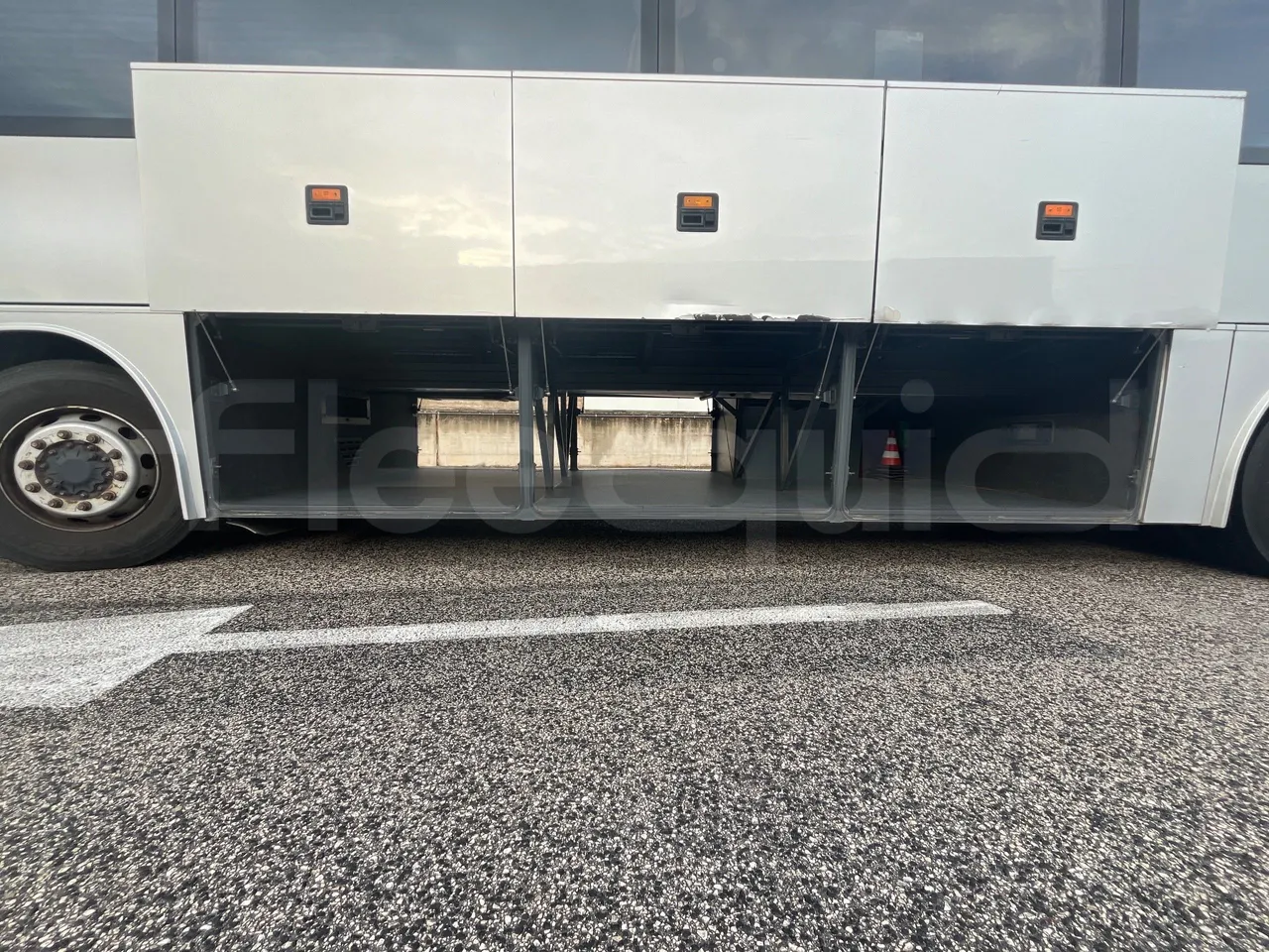 Temsa Safari RD R A T-I53 - Euro 5 - 266 kw - 12.200 mt - luggage rack photo