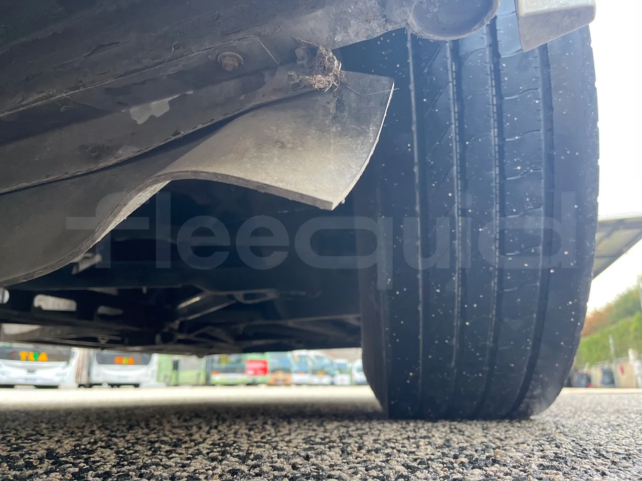 Temsa Safari RD R A T-I53 - Euro 5 - 266 kw - 12.200 mt - tread condition front tires right