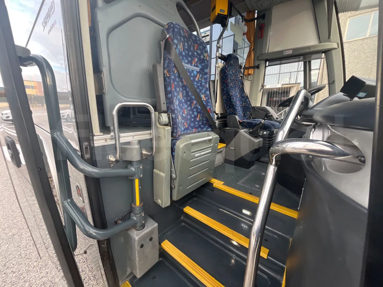 Temsa Safari RD R A T-I53 - Euro 5 - 266 kw - 12.200 mt - hostess seat photo