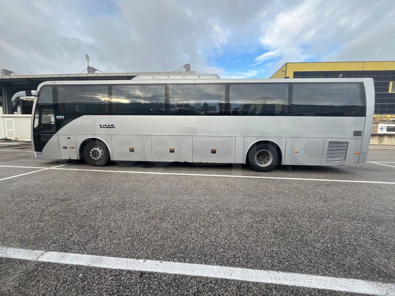 Temsa Safari RD R A T-I53 - Euro 5 - 266 kw - 12.200 mt - left side photo