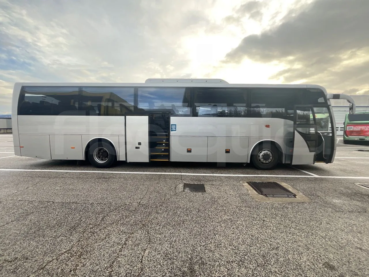 Temsa Safari RD R A T-I53 - Euro 5 - 266 kw - 12.200 mt - right side doors open