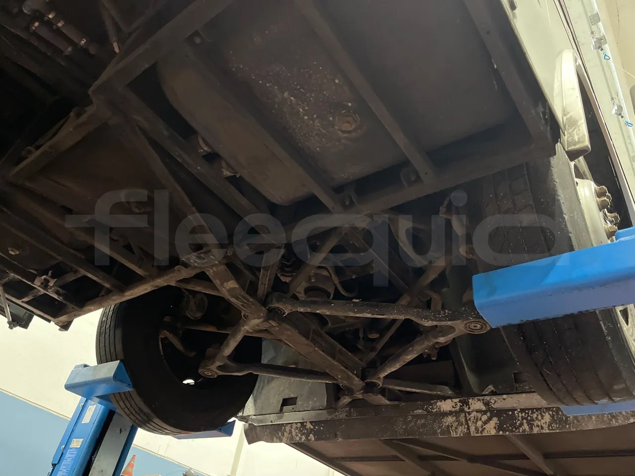 Temsa Safari RD R A T-I53 - Euro 5 - 266 kw - 12.200 mt - front axle left side