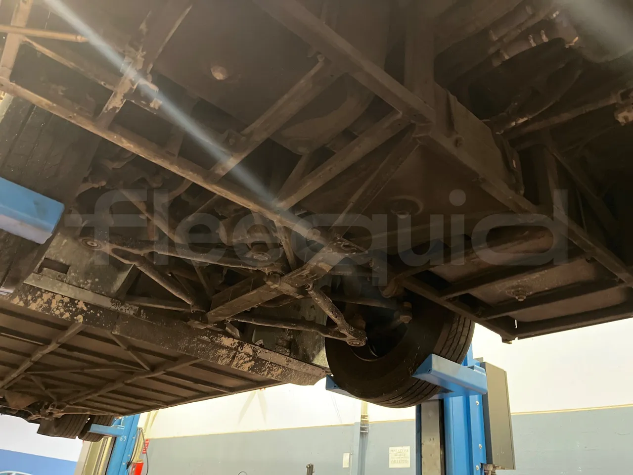 Temsa Safari RD R A T-I53 - Euro 5 - 266 kw - 12.200 mt - front axle right side