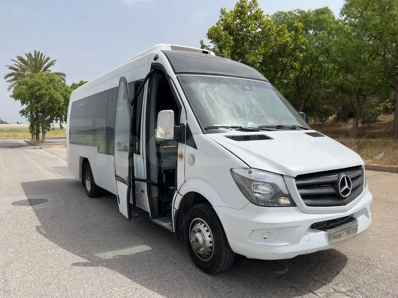Mercedes-Benz Sprinter 906BB53/ Euro 6 - 140 Kw - 7.861 Mt - 3/4 right front doors open