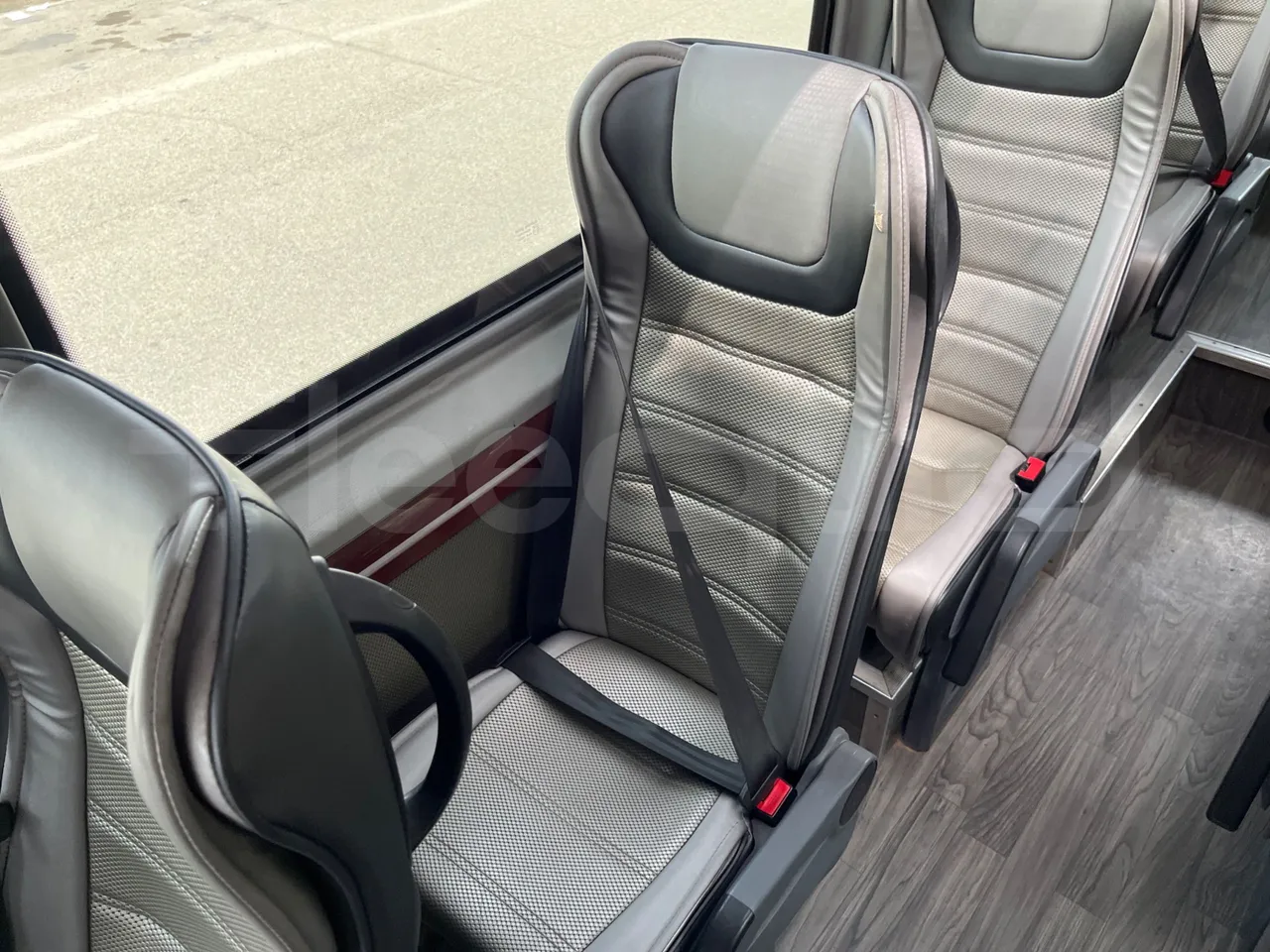 Mercedes-Benz Sprinter 906BB53/ Euro 6 - 140 Kw - 7.861 Mt - single seat detail