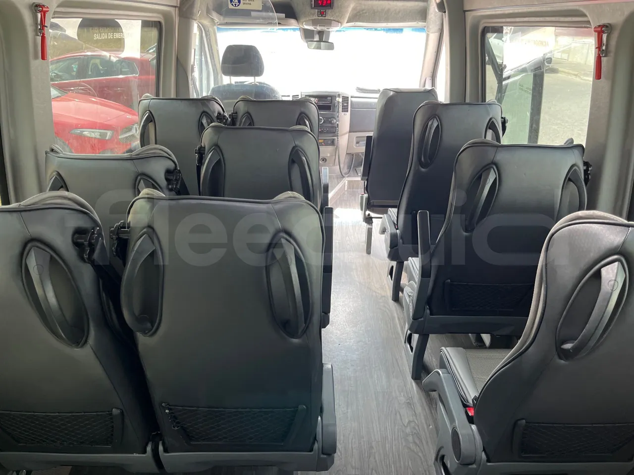 Mercedes-Benz Sprinter 906BB53/ Euro 6 - 140 Kw - 7.861 Mt - forward view middle aisle
