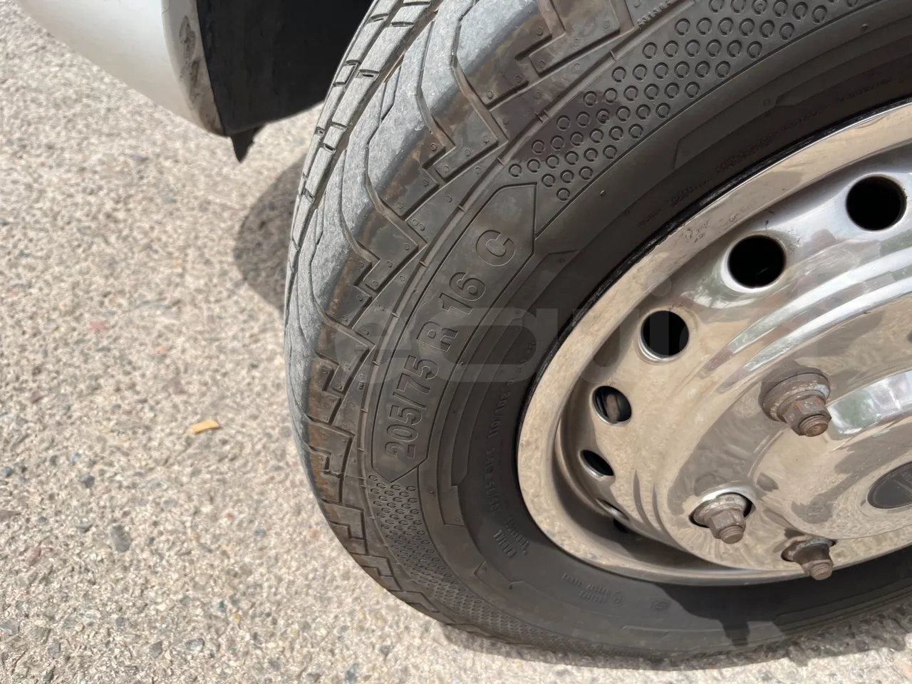 Mercedes-Benz Sprinter 906BB53/ Euro 6 - 140 Kw - 7.861 Mt - front left tire measurements