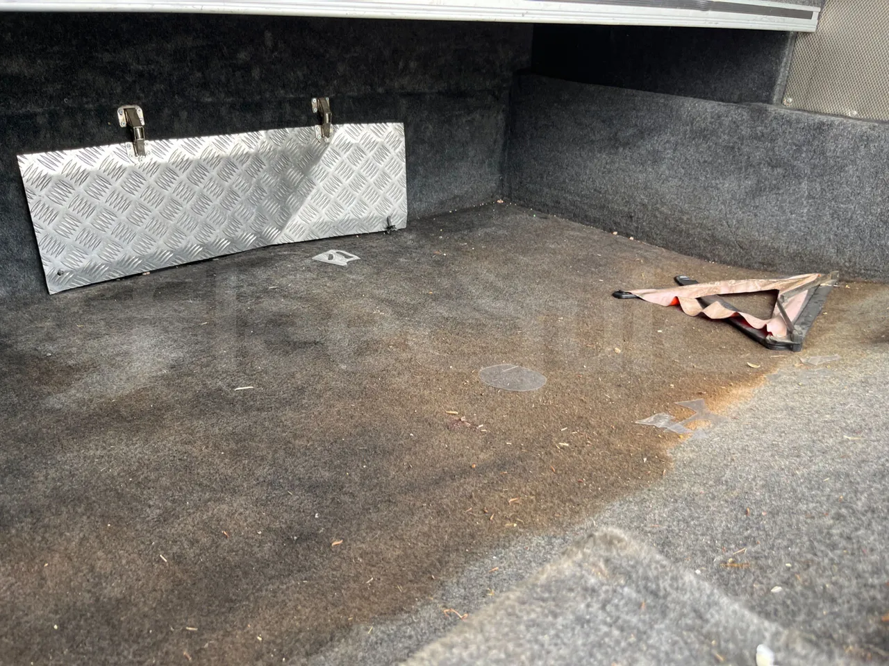 Mercedes-Benz Sprinter 906BB53/ Euro 6 - 140 Kw - 7.861 Mt - under carpet photo