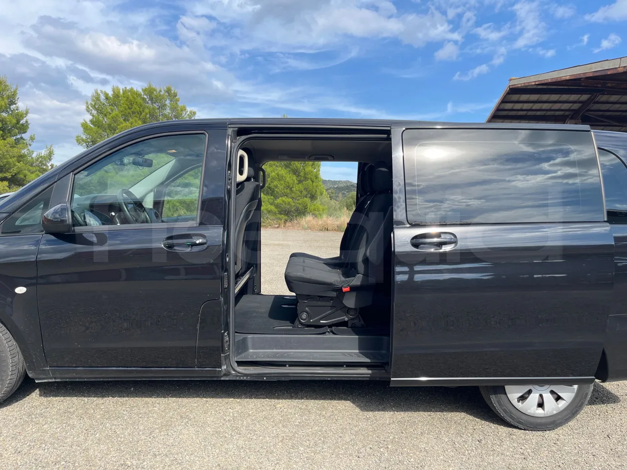 Mercedes-Benz Vito Tourer 639-2/ Euro 6 - 100 Kw - 5.370 Mt - front door 3 open