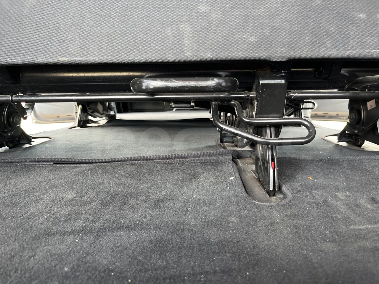 Mercedes-Benz Vito Tourer 639-2/ Euro 6 - 100 Kw - 5.370 Mt - seat brackets photo
