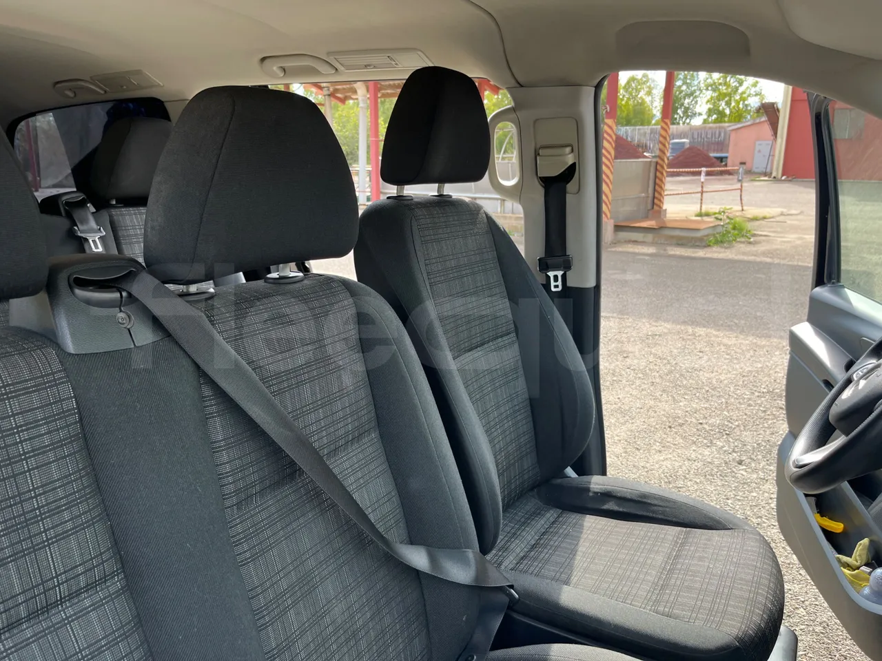 Mercedes-Benz Vito Tourer 639-2/ Euro 6 - 100 Kw - 5.370 Mt - driver's seat photo