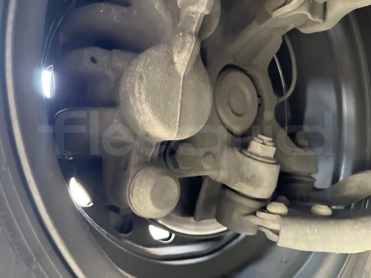 Mercedes-Benz Vito Tourer 639-2/ Euro 6 - 100 Kw - 5.370 Mt - front brake calipers left