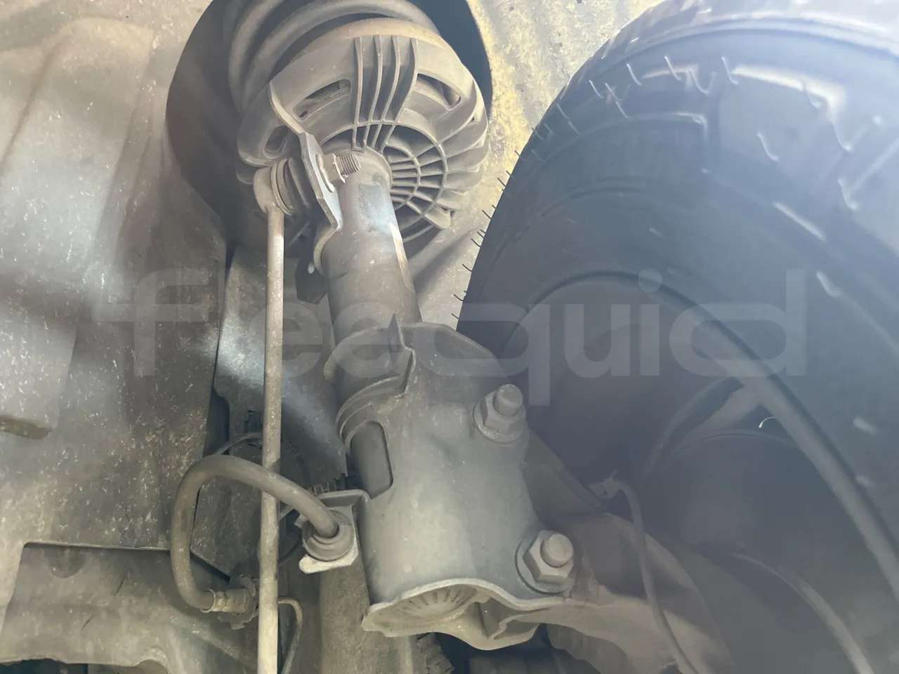 Mercedes-Benz Vito Tourer 639-2/ Euro 6 - 100 Kw - 5.370 Mt - front shock absorbers left