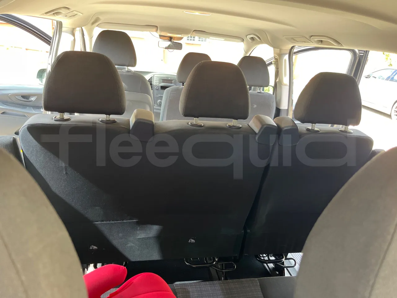Mercedes-Benz Vito Tourer 639-2/ Euro 6 - 100 Kw - 5.370 Mt - forward view middle aisle