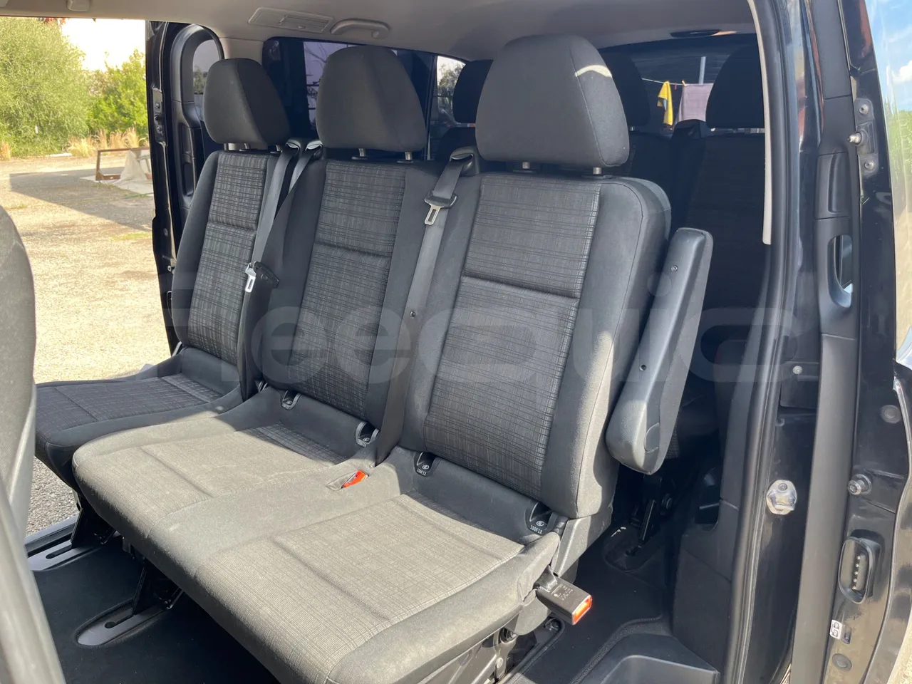 Mercedes-Benz Vito Tourer 639-2/ Euro 6 - 100 Kw - 5.370 Mt - reverse view middle aisle