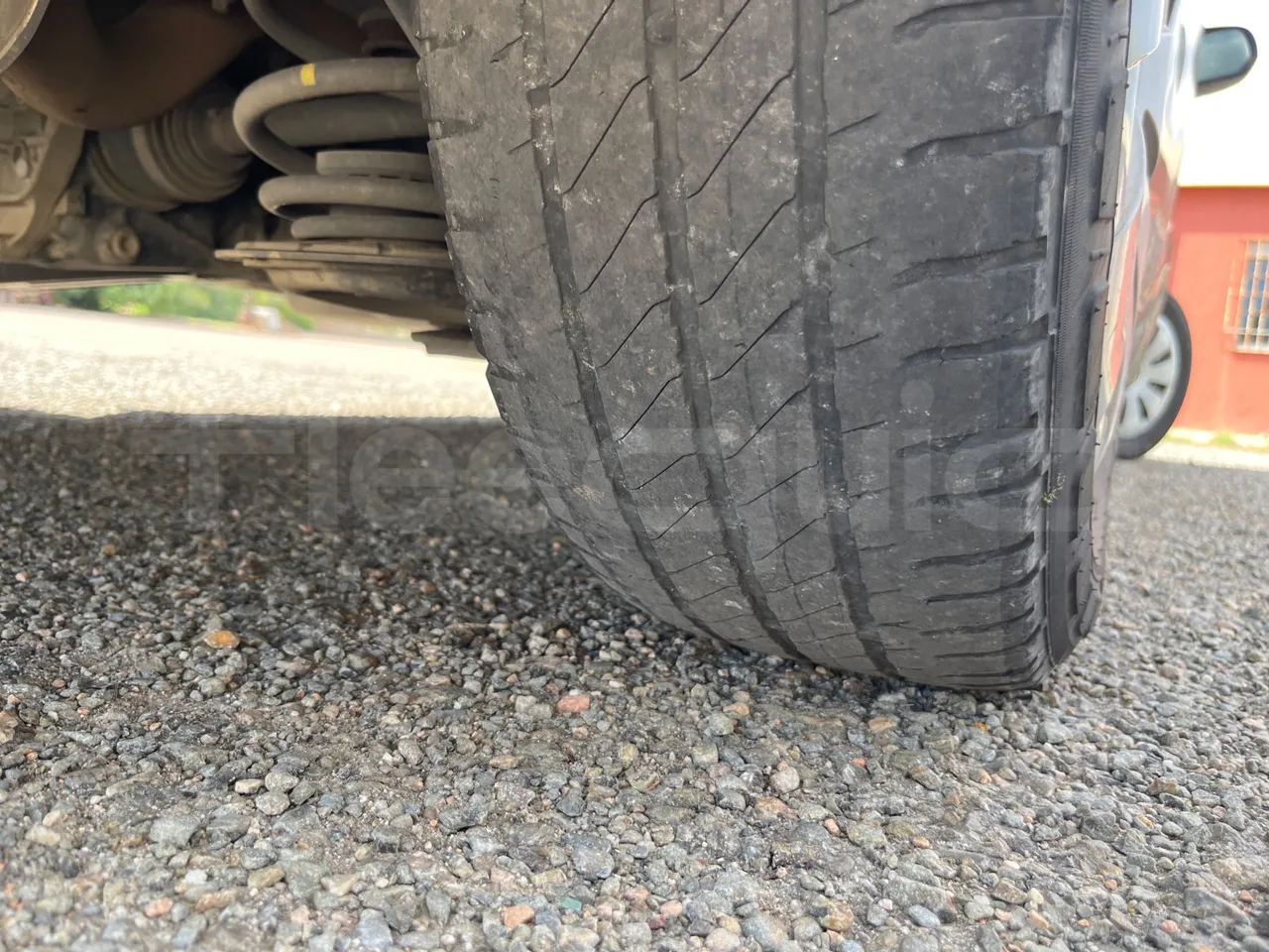 Mercedes-Benz Vito Tourer 639-2/ Euro 6 - 100 Kw - 5.370 Mt - tread condition front tires left