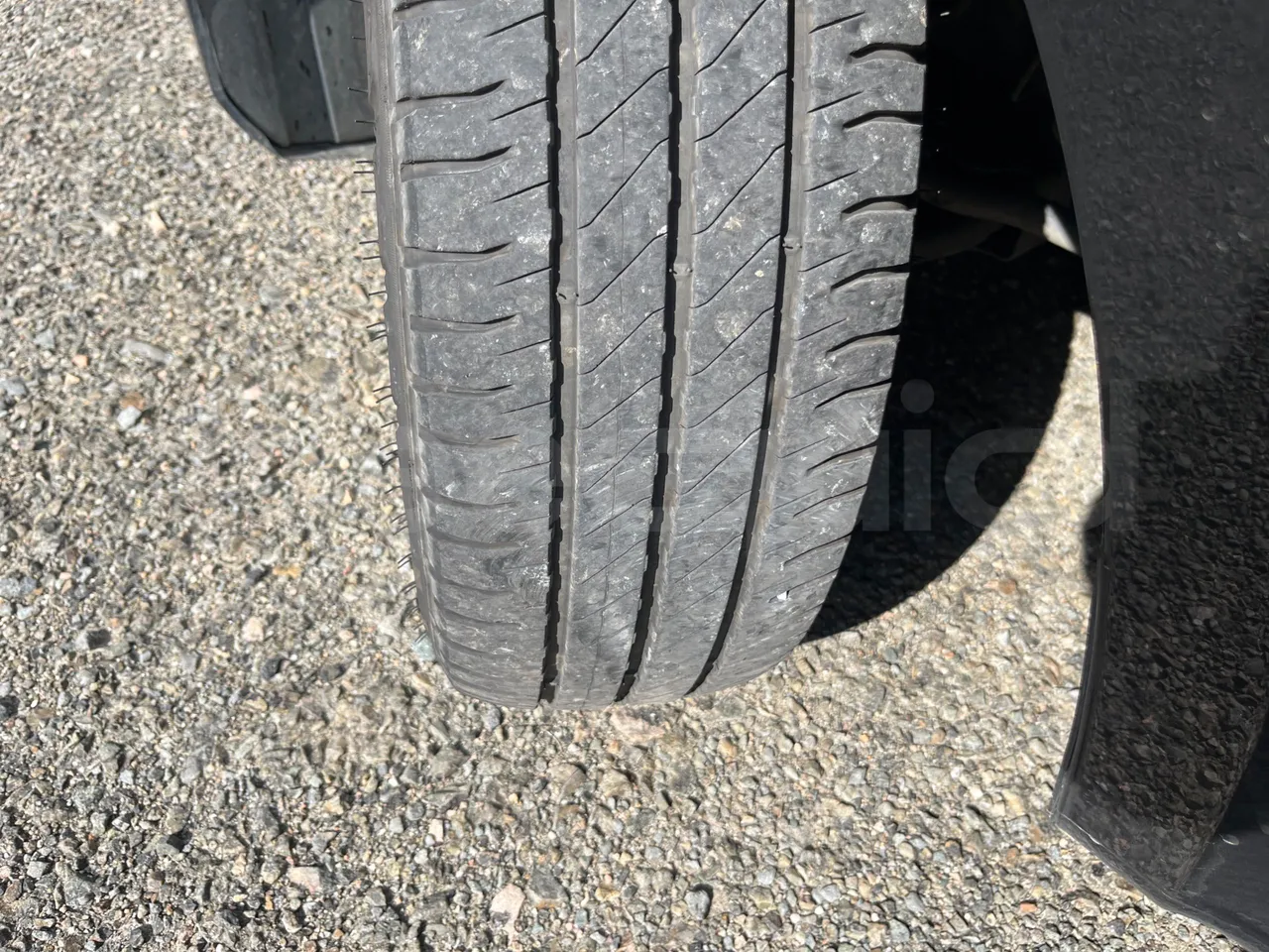 Mercedes-Benz Vito Tourer 639-2/ Euro 6 - 100 Kw - 5.370 Mt - tread condition second axle tires right