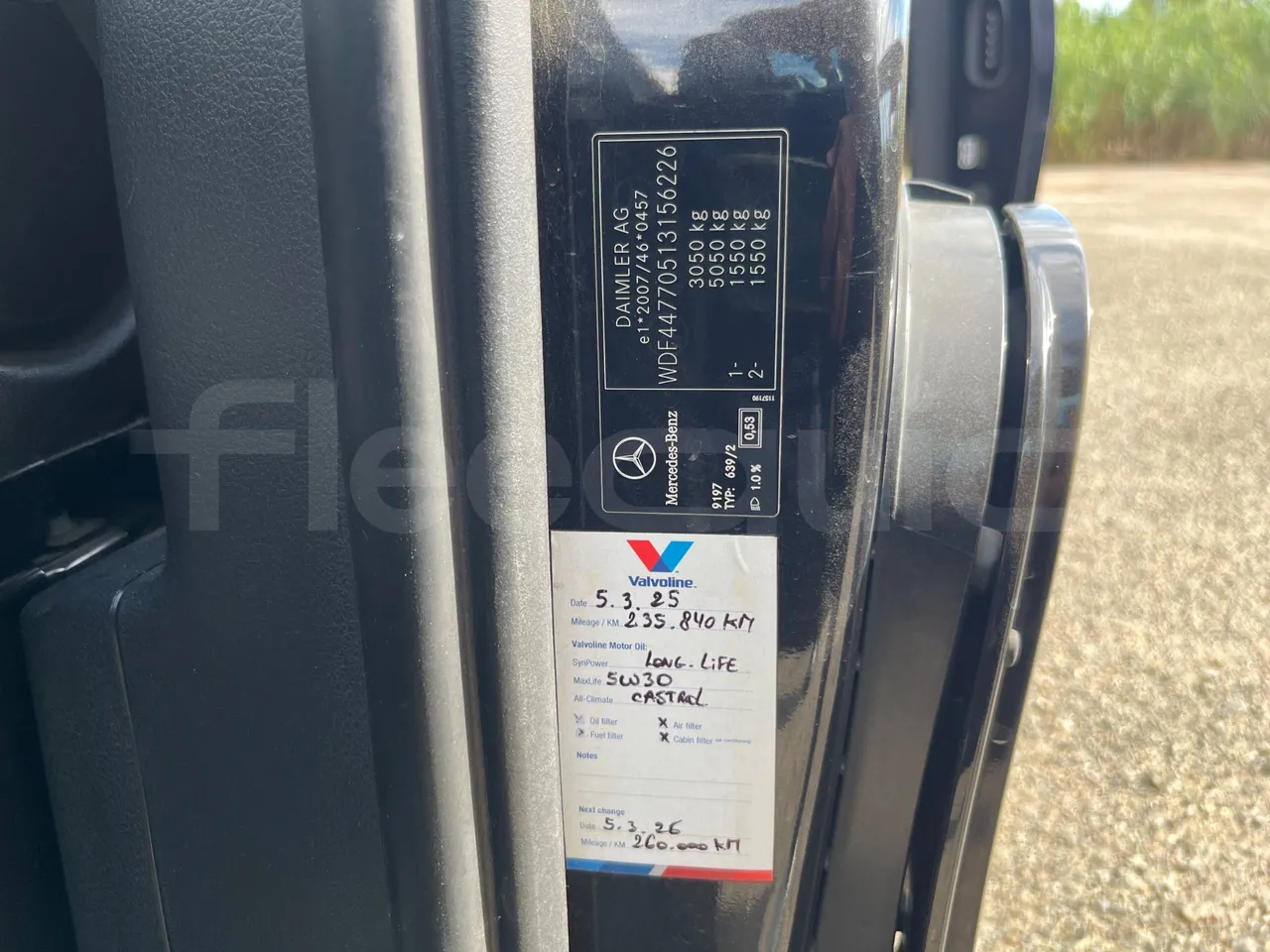 Mercedes-Benz Vito Tourer 639-2/ Euro 6 - 100 Kw - 5.370 Mt - vehicle plate photo