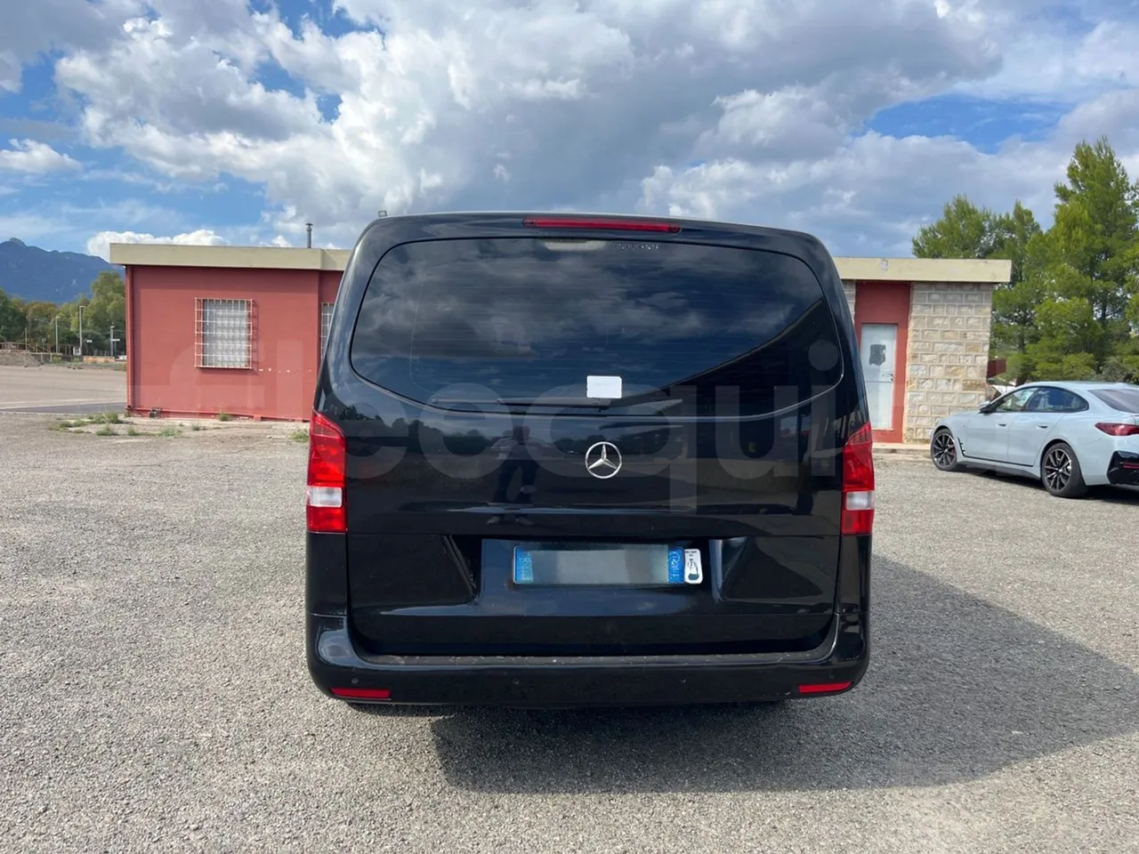 Mercedes-Benz Vito Tourer 639-2/ Euro 6 - 100 Kw - 5.370 Mt - rear hatch closed