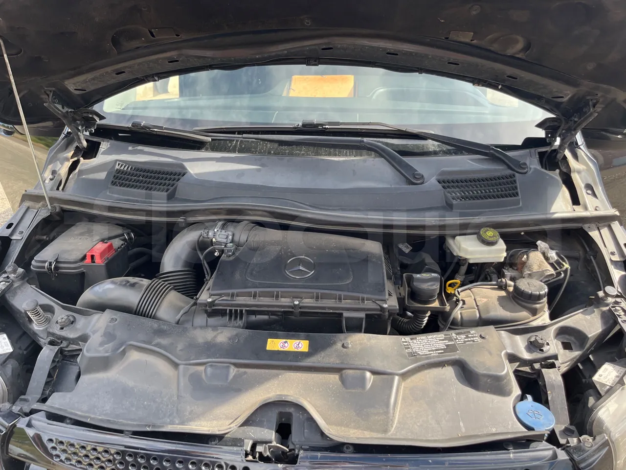 Mercedes-Benz Vito Tourer 639-2/ Euro 6 - 100 Kw - 5.370 Mt - rear hatch open