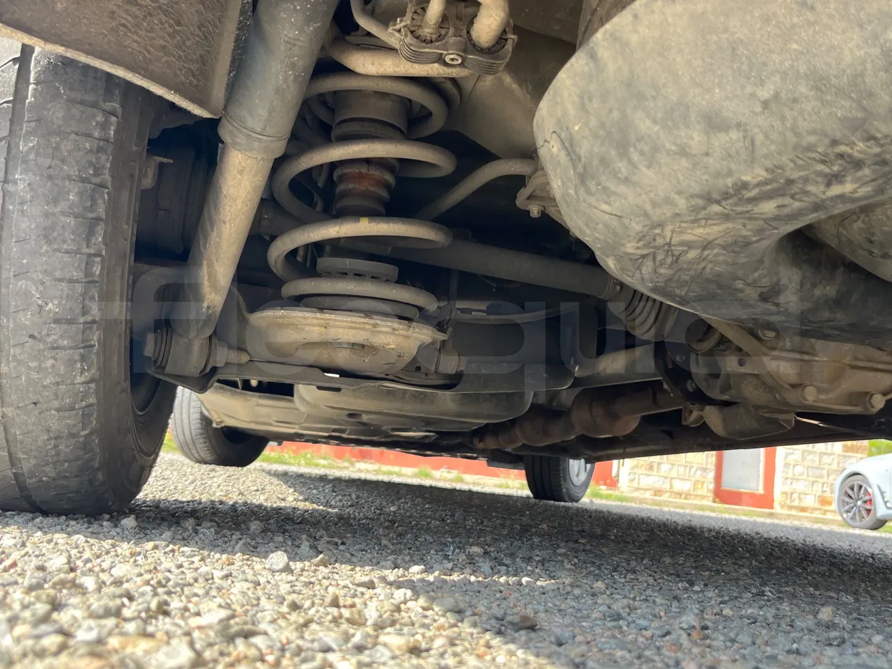 Mercedes-Benz Vito Tourer 639-2/ Euro 6 - 100 Kw - 5.370 Mt - axle 2 shock absorbers 1 left