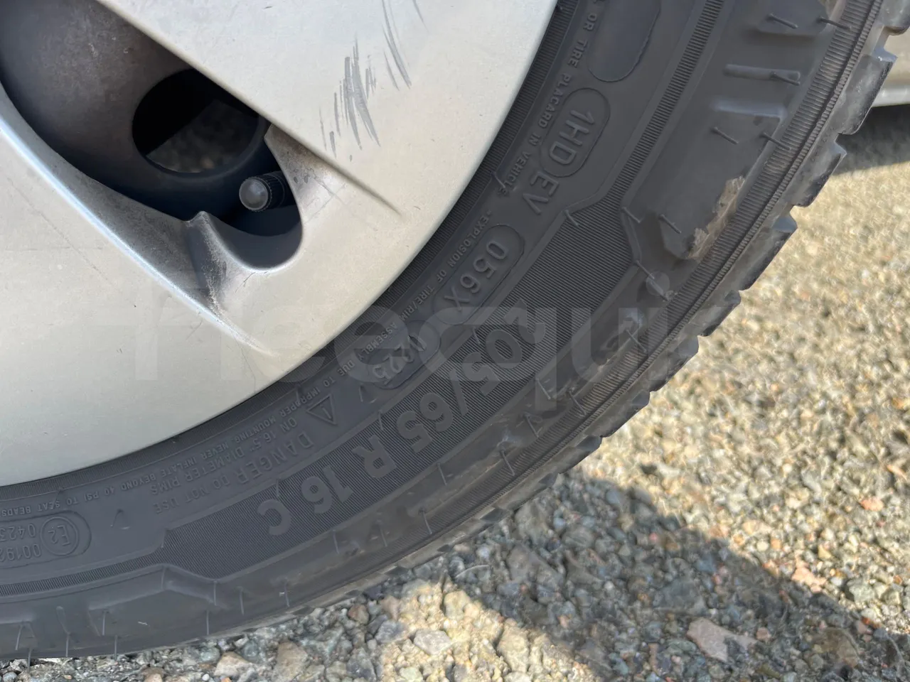 Mercedes-Benz Vito Tourer 639-2/ Euro 6 - 100 Kw - 5.370 Mt - front left tire measurements