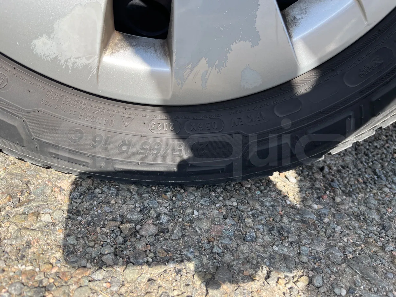 Mercedes-Benz Vito Tourer 639-2/ Euro 6 - 100 Kw - 5.370 Mt - rear left tire photo