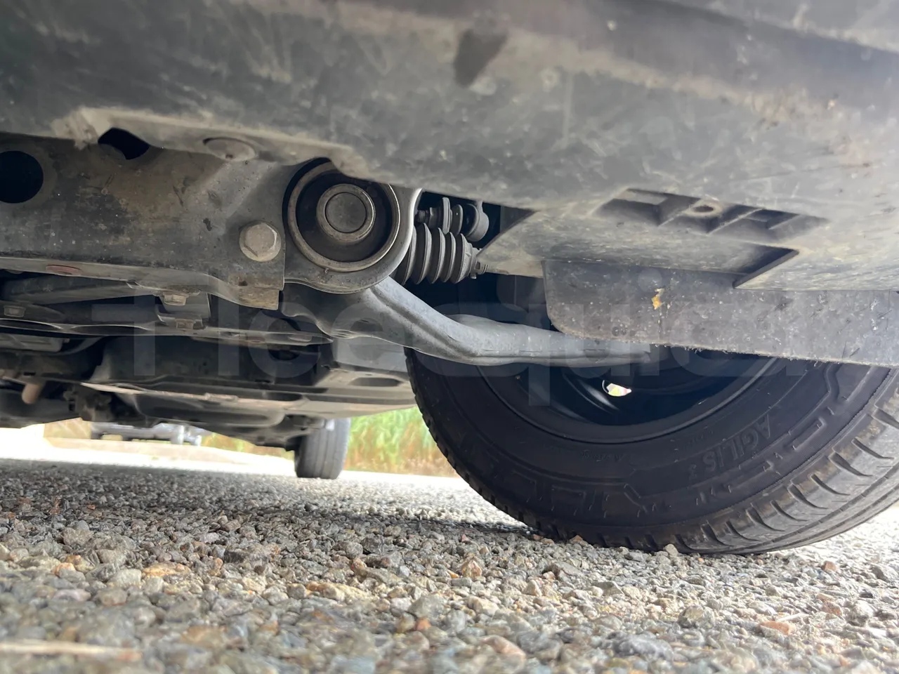 Mercedes-Benz Vito Tourer 639-2/ Euro 6 - 100 Kw - 5.370 Mt - front axle left side