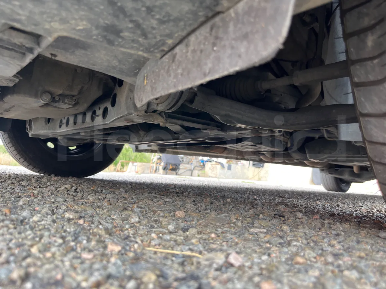 Mercedes-Benz Vito Tourer 639-2/ Euro 6 - 100 Kw - 5.370 Mt - front axle right side