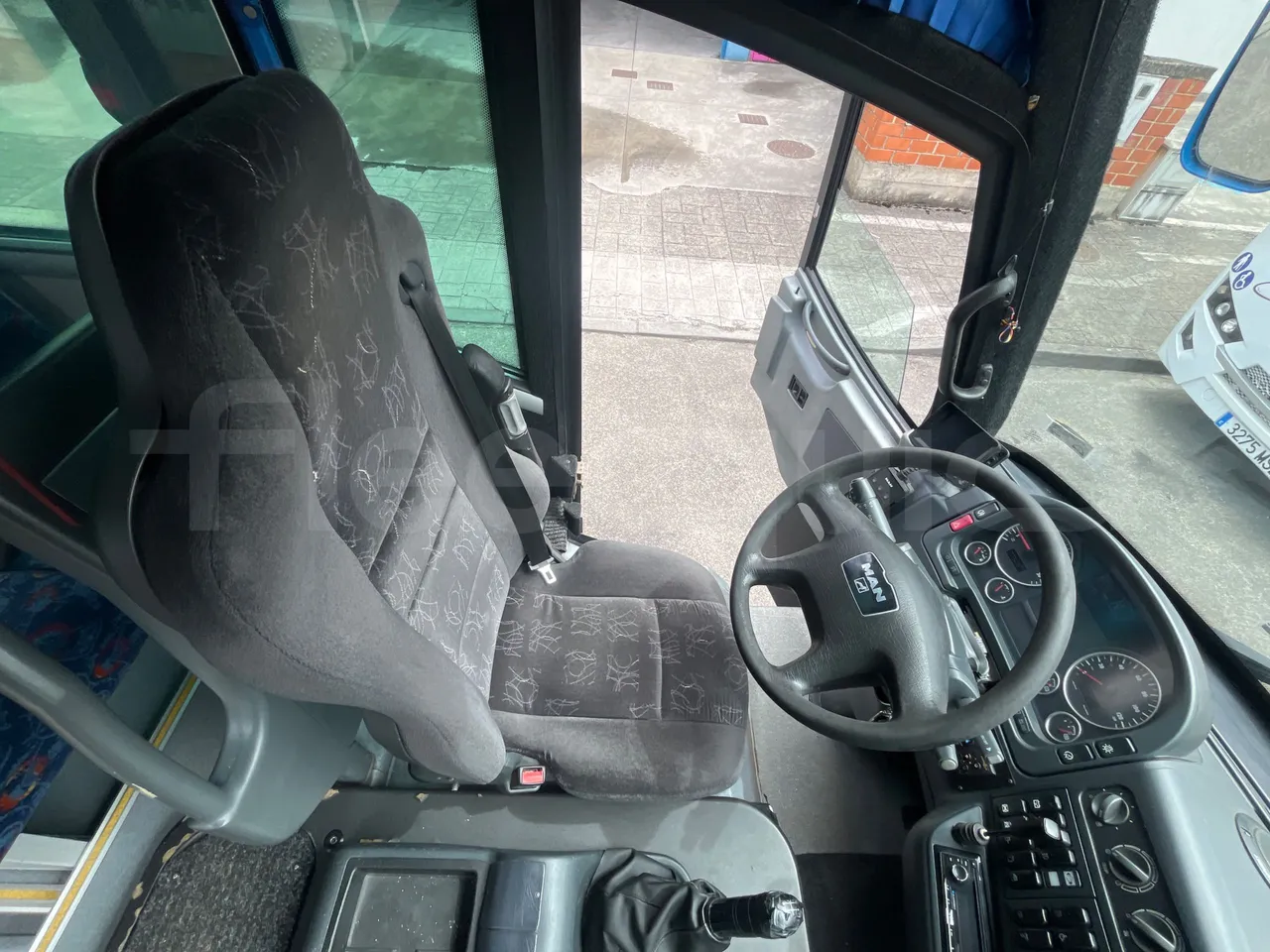 Man Dexon 12.240/ Euro4 -176Kw -7900 Mt - driver's seat photo