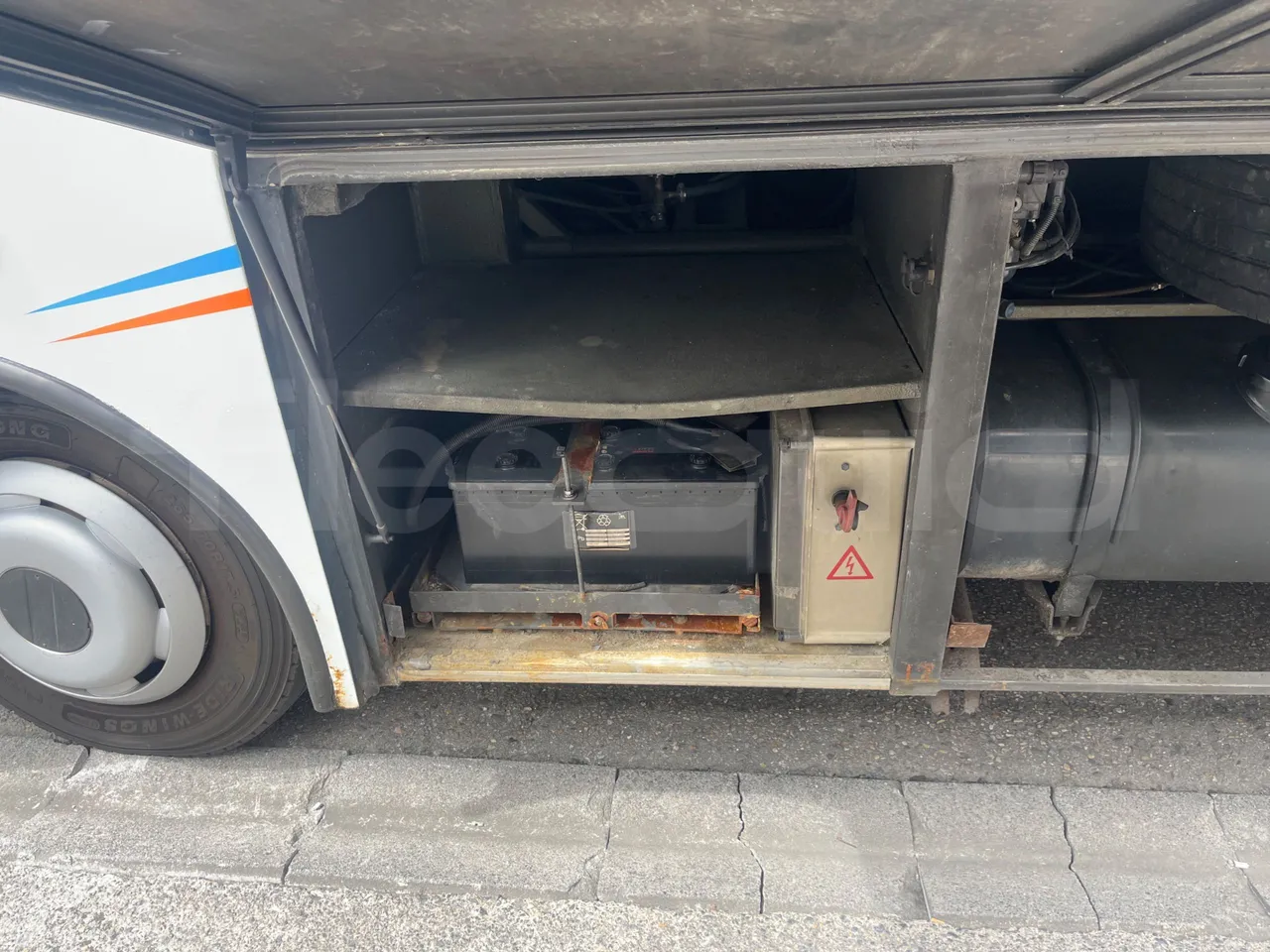 Man Dexon 12.240/ Euro4 -176Kw -7900 Mt - external compartments photo